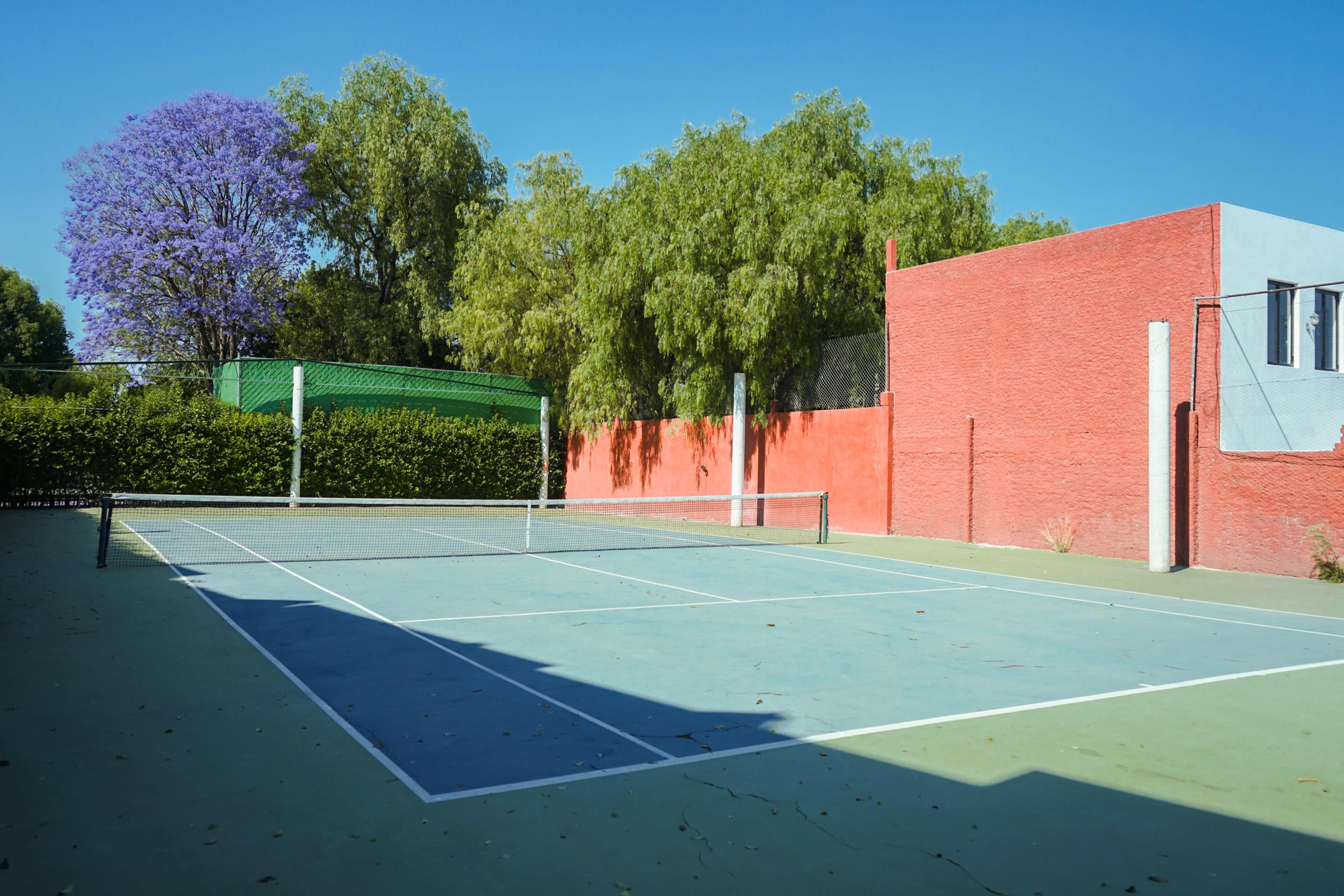 ホテル レアル デ ミナス サン・ミゲル・デ・アジェンデ エクステリア 写真 Tennis court at the school